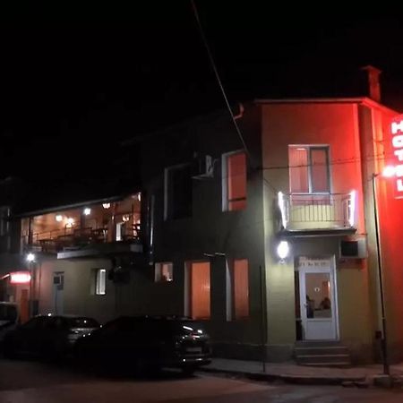 Семеен Хотел Лъки Byala Slatina Exteriör bild