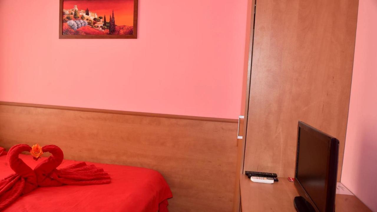 Семеен Хотел Лъки Byala Slatina Exteriör bild